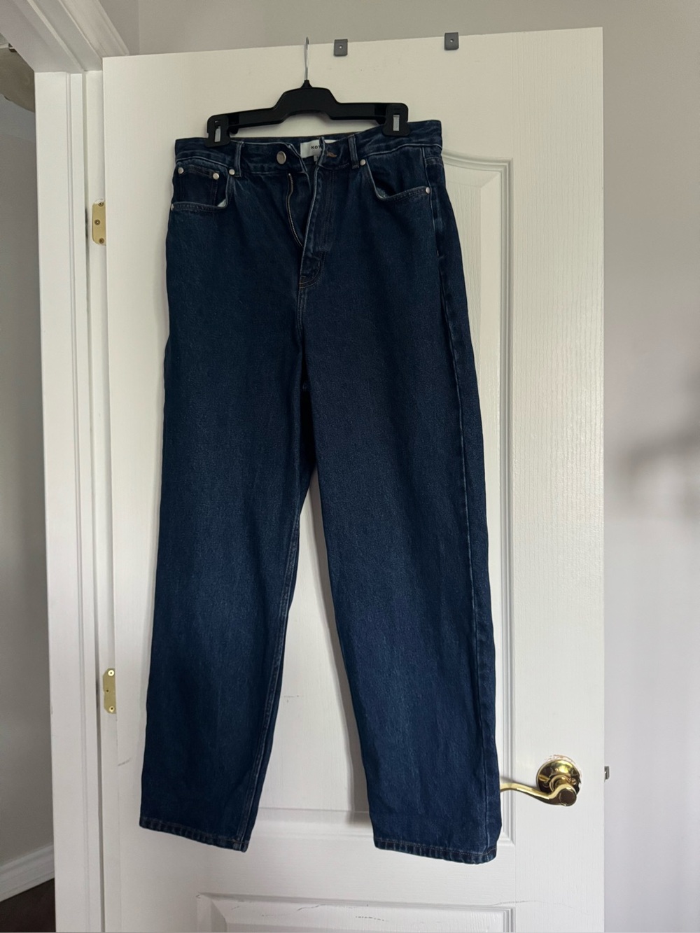 KOTN Dark Blue High-Rise Straight Jeans. 100% cotton